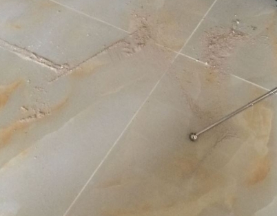 逊克瓷砖空鼓维修公司分享粘合剂选择不当在瓷砖铺贴过程中可能导致以下问题