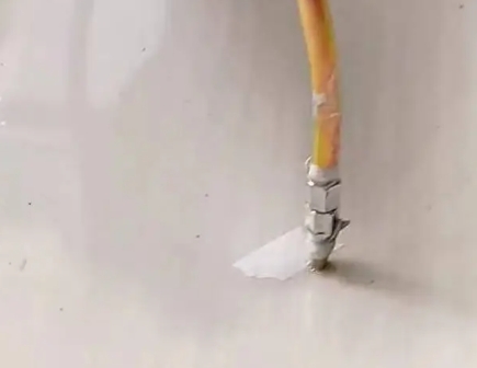 逊克瓷砖空鼓维修公司专业解答在瓷砖铺贴过程中，如果使用的砂料过粗（如全部使用了粗砂），可能会导致以下问题